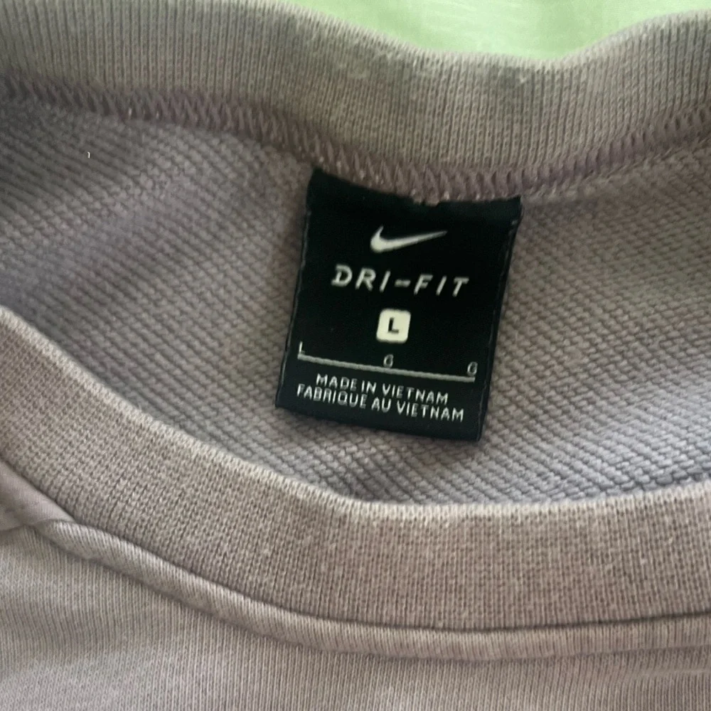 Nike dry fit sweatshirt